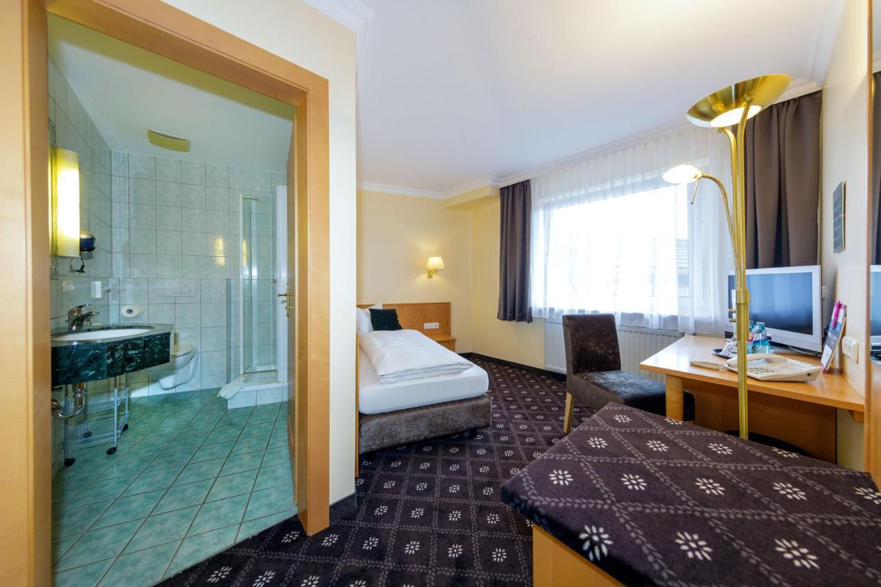 Hotel Zum Adler Nidderau Luaran gambar